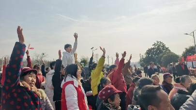 湖北大悟彭店乡：“村晚”唱响文明曲 热闹年味暖乡亲(图1)