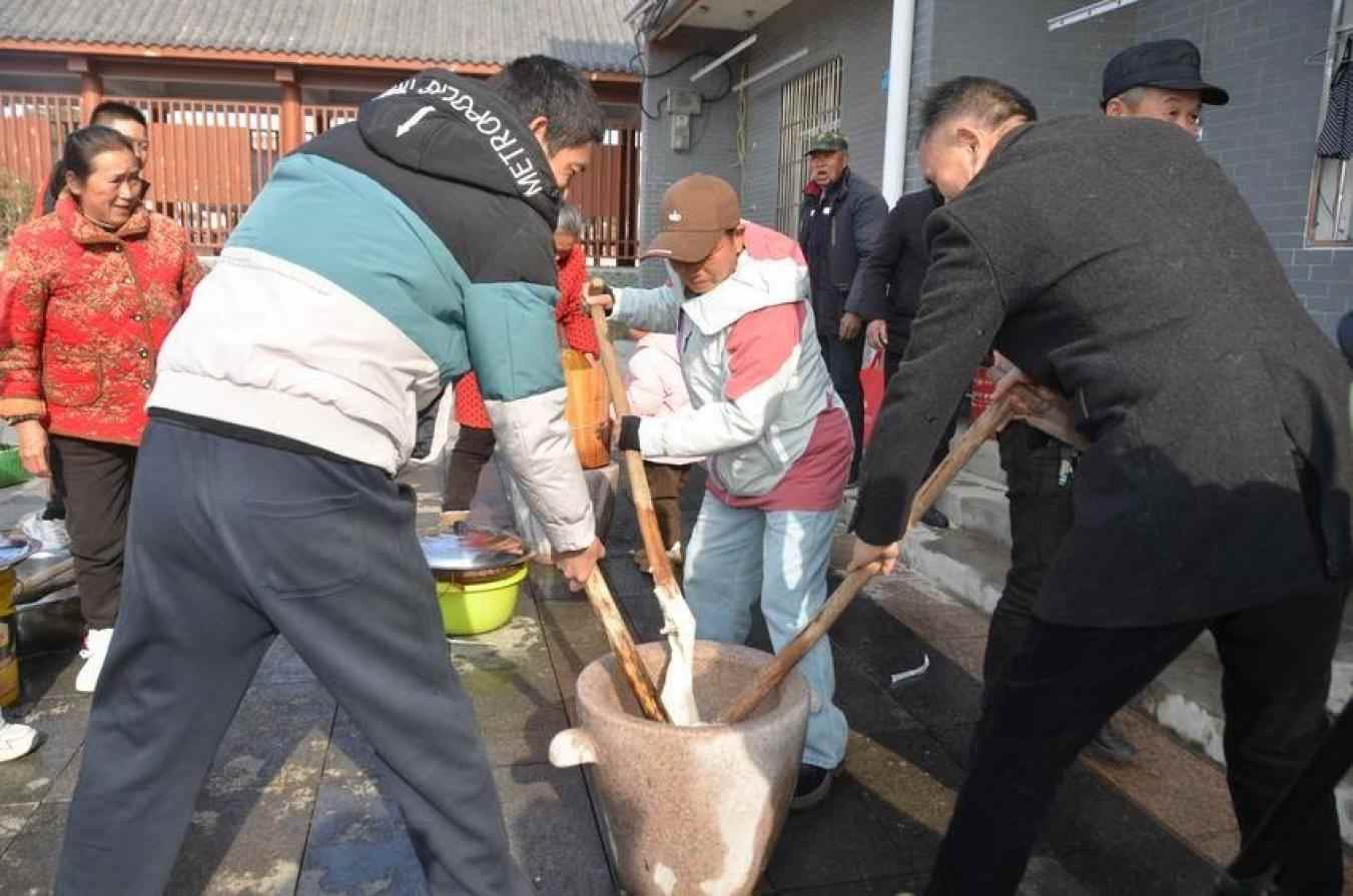 湖北大悟彭店乡：“村晚”唱响文明曲 热闹年味暖乡亲(图2)