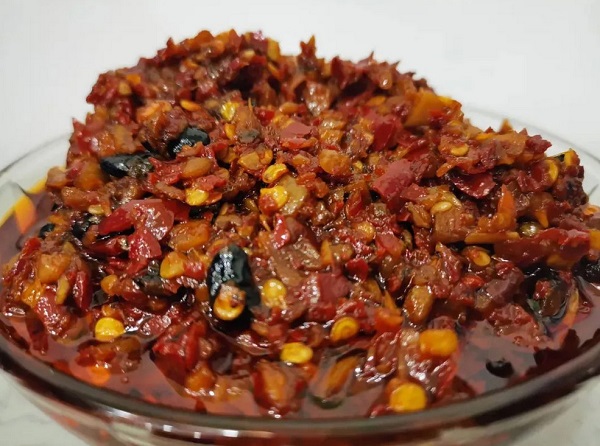 从小卖部到公司！辣妈凭一罐油辣子，逆袭成怀化版“老干妈”(图2)