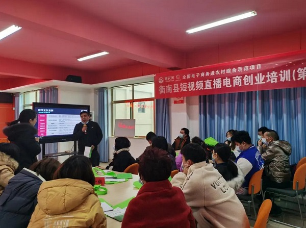 退伍老兵回乡种田，靠这个方法在家门口做天下生意(图3)