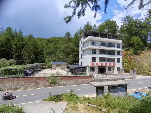 从村干部到民宿老板，李耀章让闲置农房变“金窝”，农产品出大山